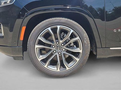 Used 2023 Jeep Grand Wagoneer Series III AWD/4WD image 22