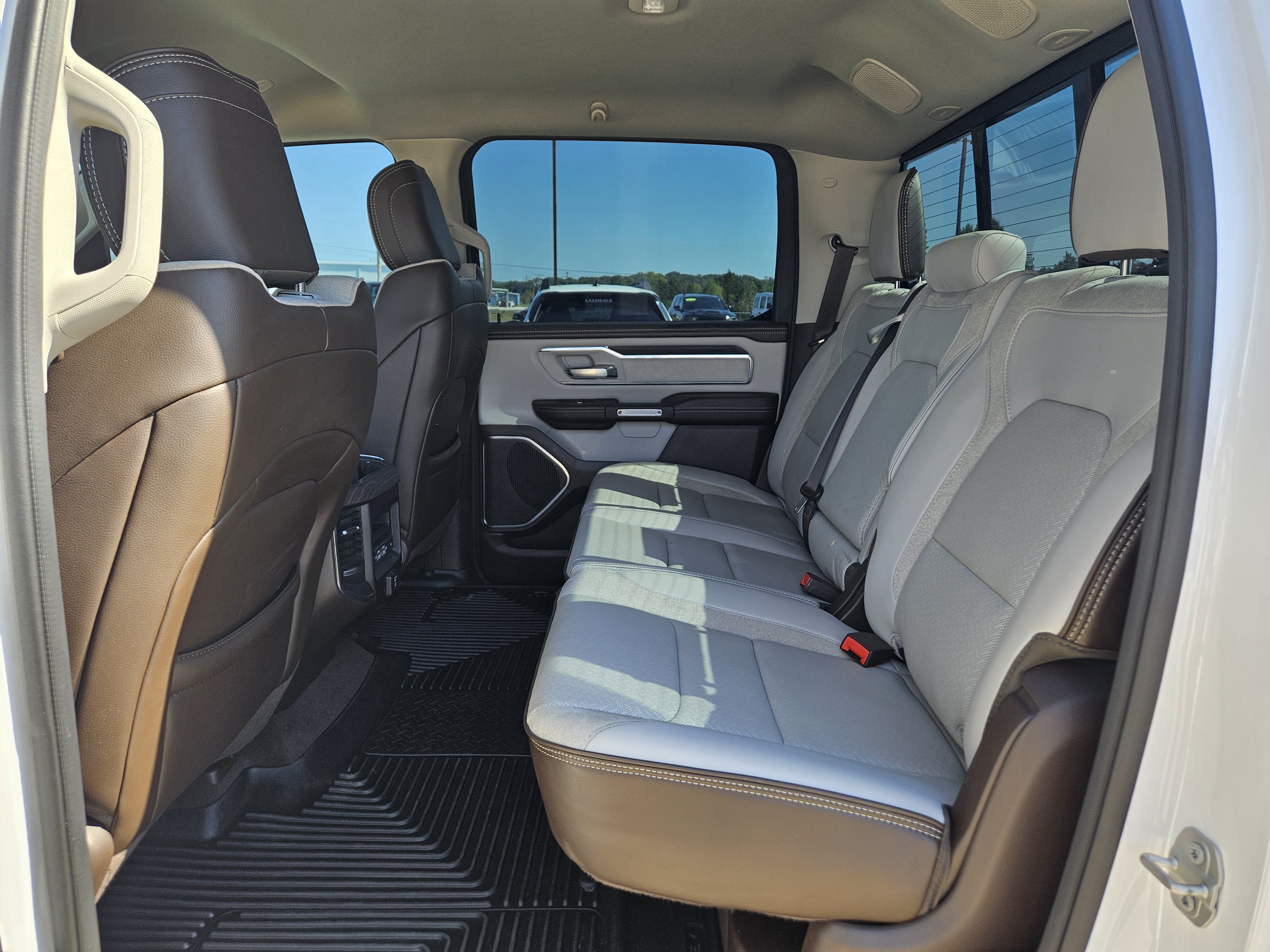 Used 2025 RAM 1500 Laramie AWD/4WD image 15