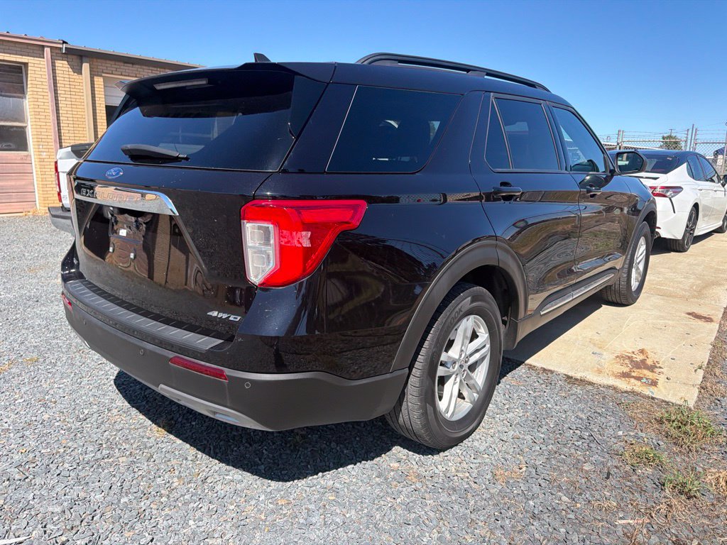 Used 2023 Ford Explorer XLT w/ Equipment Group 202A AWD/4WD image 4