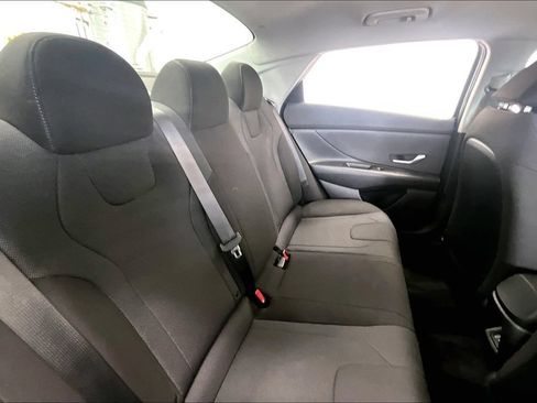 Certified 2024 Hyundai Elantra SE FWD image 28