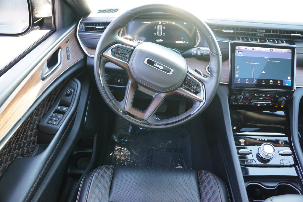 Used 2025 Jeep Grand Cherokee Summit w/ Obsidian Package AWD/4WD image 22