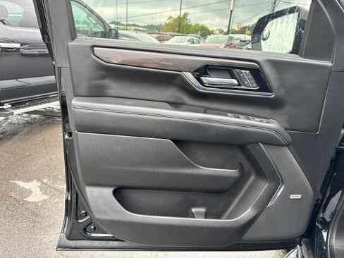 Used 2025 GMC Yukon Elevation AWD/4WD image 10