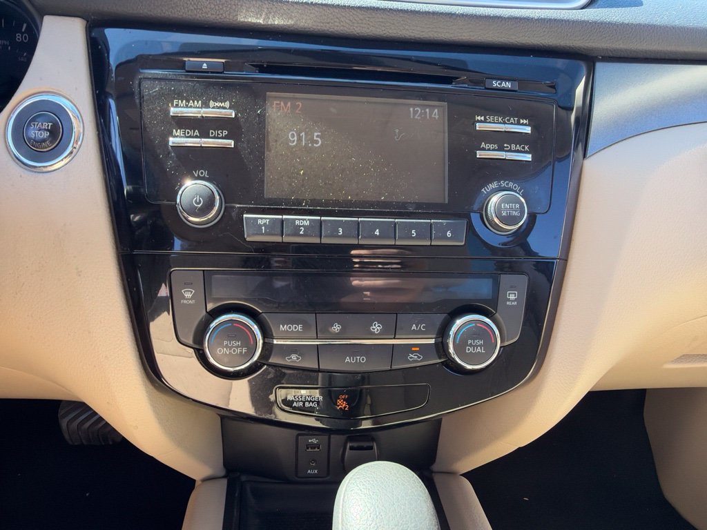 Used 2016 Nissan Rogue SV FWD image 14