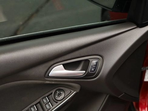 Used 2017 Ford Focus Titanium FWD image 10