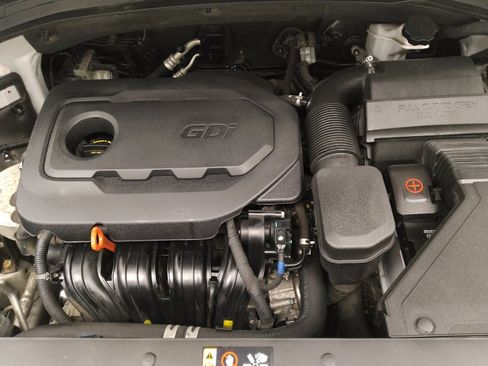 Used 2019 Hyundai Santa Fe SE image 30