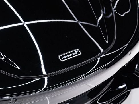 Used 2024 McLaren 750S Spider RWD image 9