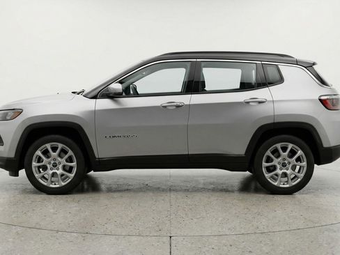 Used 2025 Jeep Compass Limited image 5