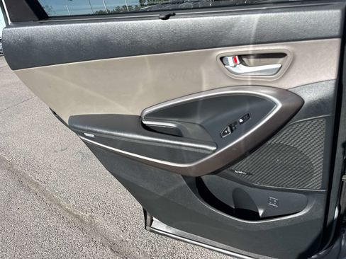Used 2017 Hyundai Santa Fe AWD image 17