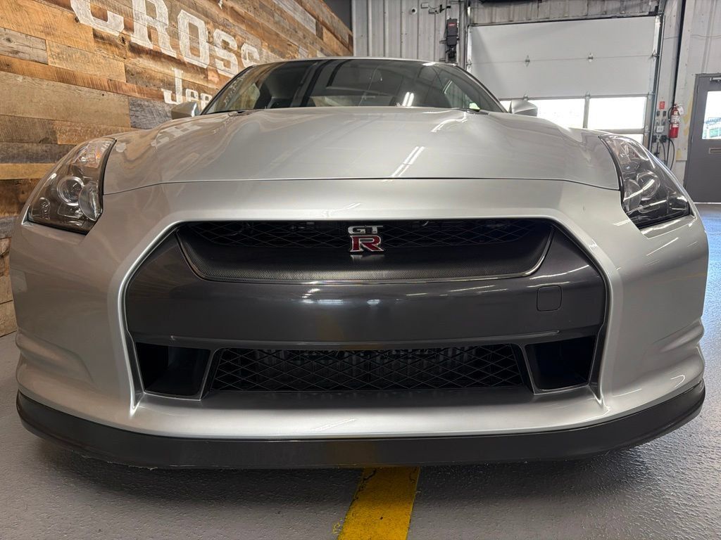 Used 2009 Nissan GT-R Premium AWD/4WD image 5