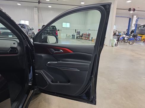 Used 2025 Chevrolet Traverse RS AWD/4WD image 34