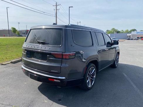 Used 2022 Jeep Wagoneer Series III w/ Premium Group I AWD/4WD image 7