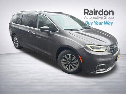 Used 2021 Chrysler Pacifica Touring-L