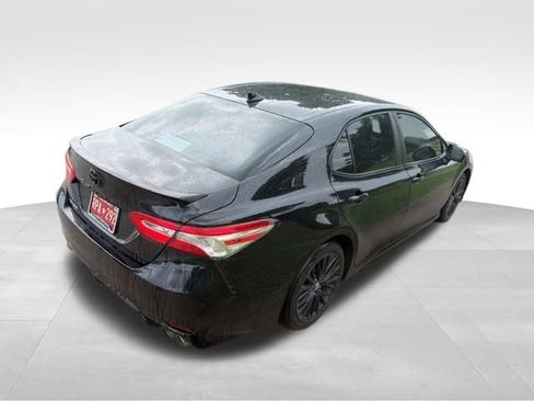 Used 2020 Toyota Camry SE FWD image 3