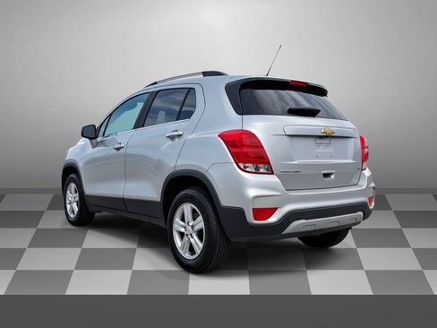 Certified 2020 Chevrolet Trax LT w/ LT Convenience Package AWD/4WD image 4