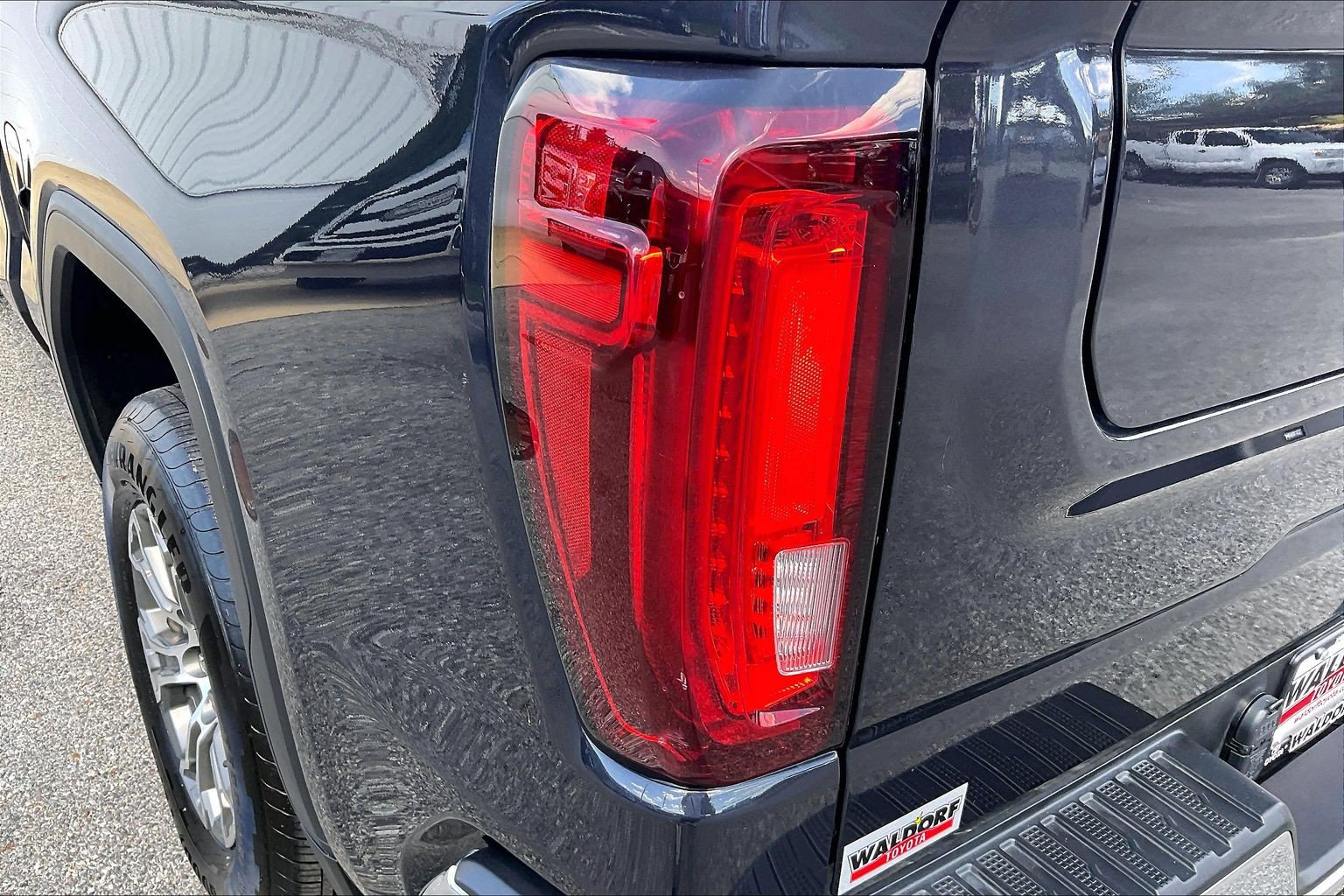Used 2025 GMC Sierra 1500 SLT AWD/4WD image 33