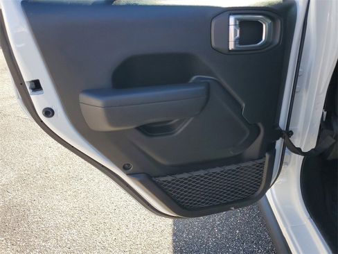 Used 2023 Jeep Wrangler Willys image 25