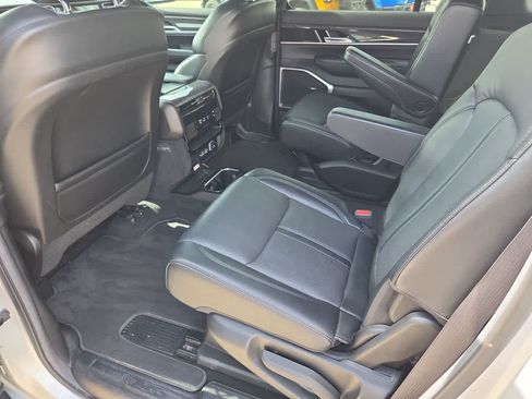 Used 2022 Jeep Wagoneer Series III w/ Flexible Seating Group AWD/4WD image 20