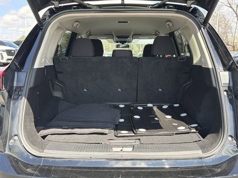 Certified 2025 Nissan Rogue SV image 21