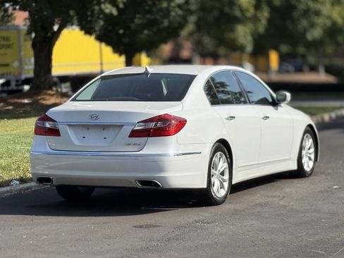 Used 2013 Hyundai Genesis 3.8 RWD image 7