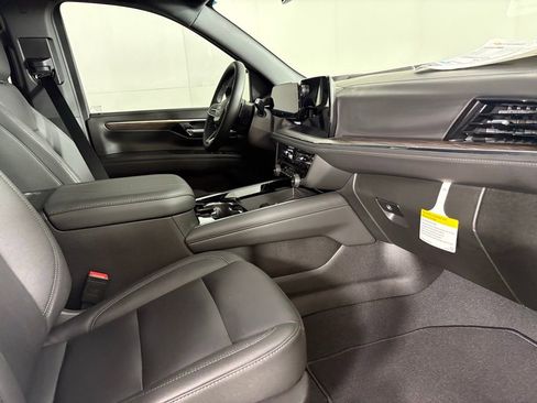 New 2026 Chevrolet Suburban Z71 image 17