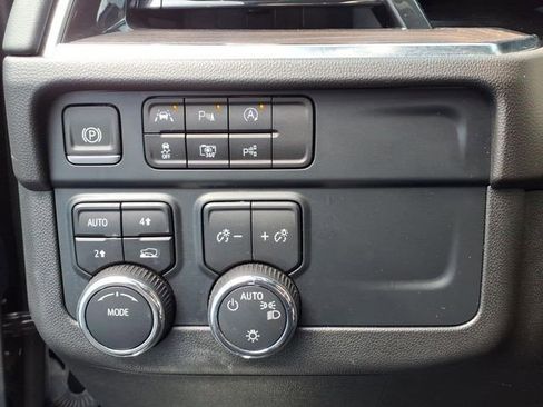Certified 2025 Chevrolet Suburban LT AWD/4WD image 9