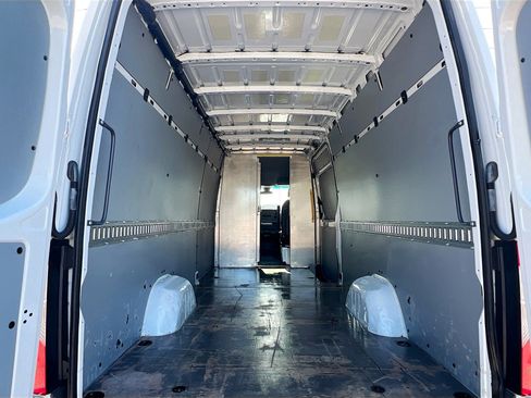 Used 2022 Mercedes-Benz Sprinter 2500 image 35