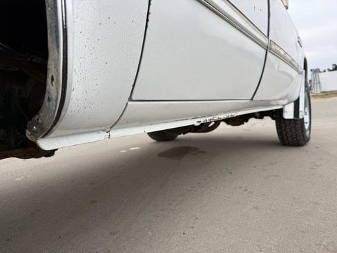 Used 1987 GMC Suburban 4WD image 10