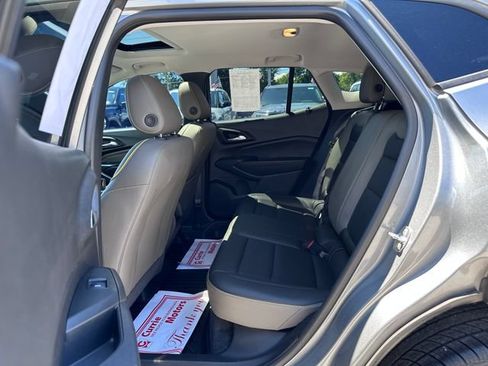Used 2025 Chevrolet Trax ACTIV w/ Sunroof Package FWD image 8