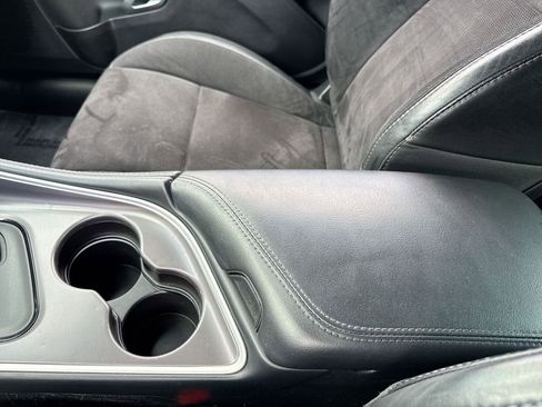 Used 2022 Dodge Challenger R/T w/ Plus Package image 20