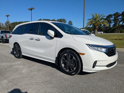 Used 2024 Honda Odyssey Elite image 3
