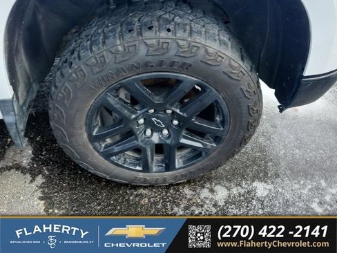 Used 2022 Chevrolet Silverado 1500 Custom Trail Boss AWD/4WD image 11