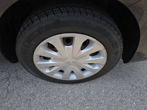 Used 2016 Nissan Versa S FWD image 12