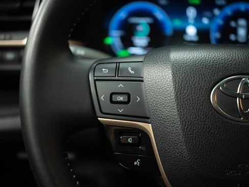 Used 2025 Toyota Crown w/ Carpet Mat Package (TMS) image 27