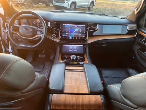 Used 2024 Jeep Grand Wagoneer L Series III image 19