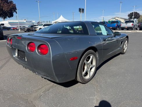 Used 2004 Chevrolet Corvette Coupe w/ Preferred Equipment Group RWD image 8