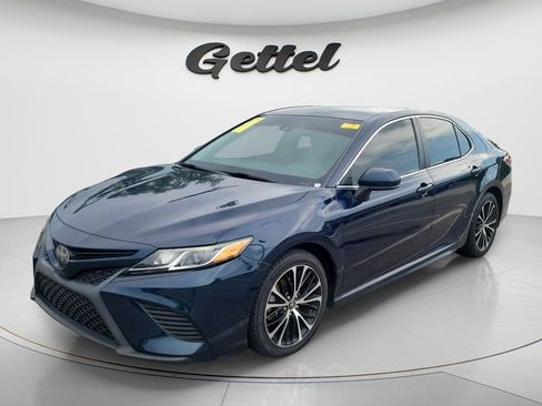Used 2018 Toyota Camry SE FWD image 1