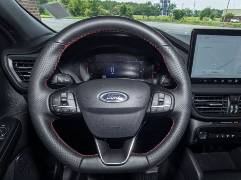 Used 2025 Ford Escape ST-Line w/ Tech Pack #1 FWD image 11