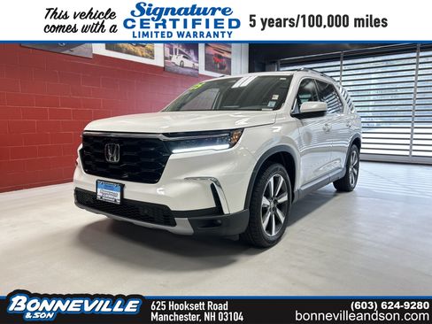Used 2025 Honda Pilot Touring image 1