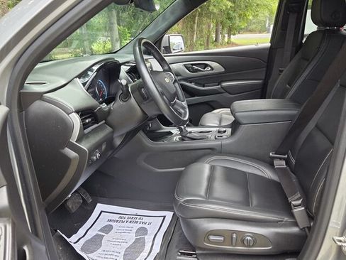 Used 2023 Chevrolet Traverse LT w/ LT Premium Package FWD image 6