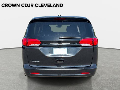 Used 2023 Chrysler Voyager LX FWD image 5