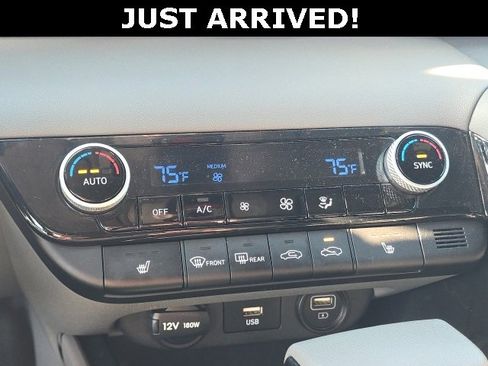 Certified 2022 Hyundai Elantra Blue image 15