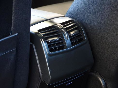 Used 2013 Mercedes-Benz E 350 Luxury image 30
