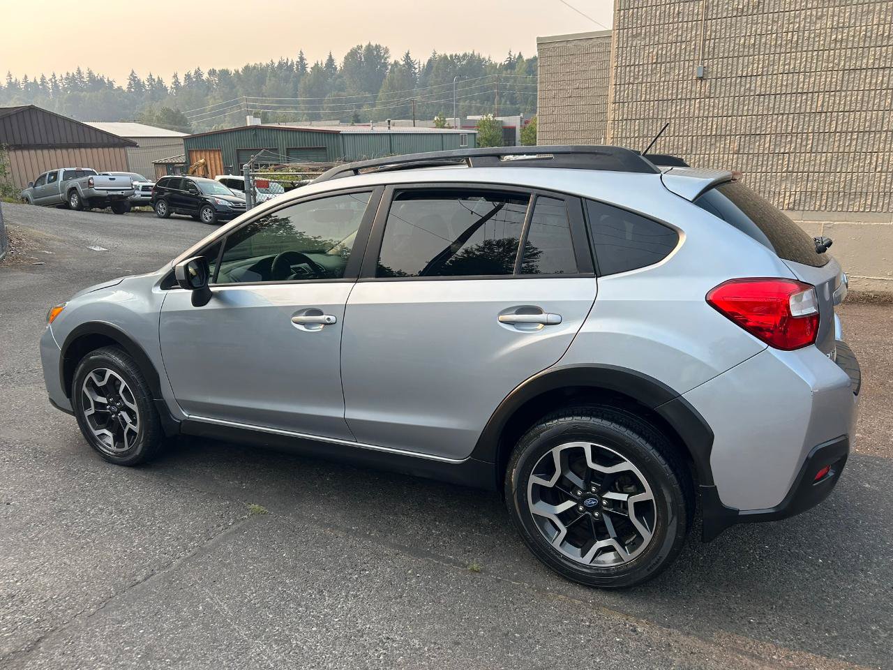 Used 2017 Subaru Crosstrek 2.0i Premium w/ Moonroof Package AWD/4WD image 7