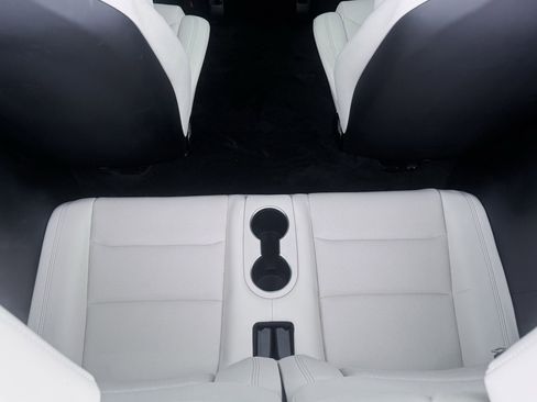 Used 2023 Tesla Model X AWD/4WD image 17