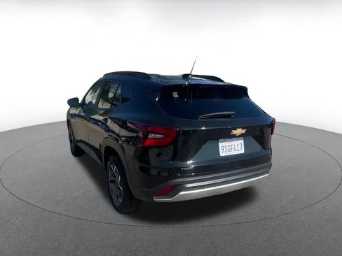 Used 2025 Chevrolet Trax LT image 11