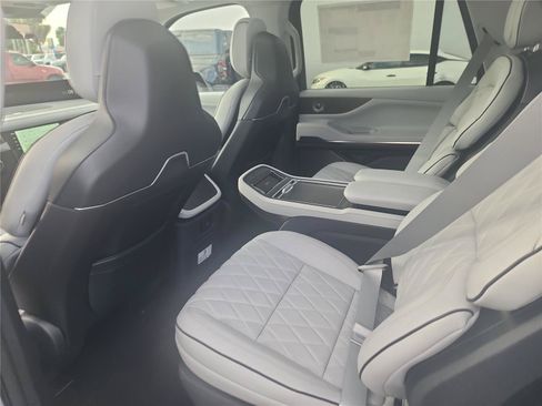 New 2026 Lincoln Navigator Black Label w/ Black Label Special Edition AWD/4WD image 18