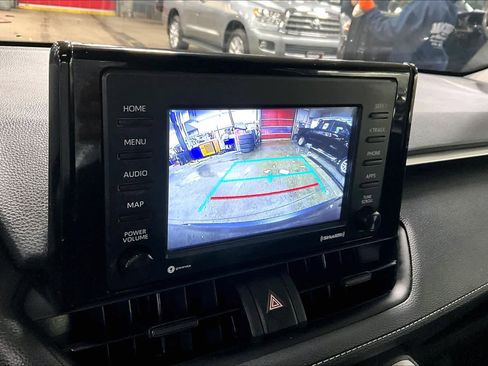 Used 2022 Toyota RAV4 LE image 26