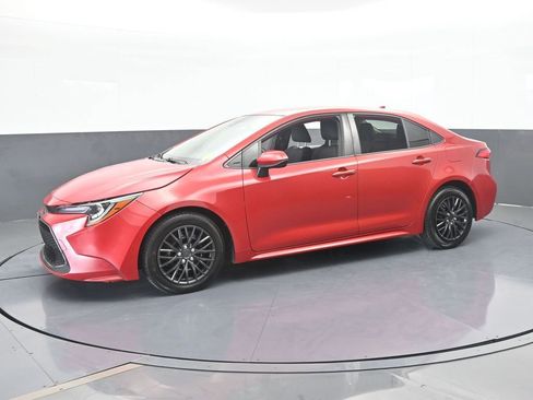 Used 2020 Toyota Corolla LE image 2