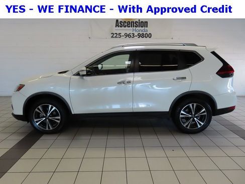 Used 2020 Nissan Rogue SV w/ Premium Package image 3