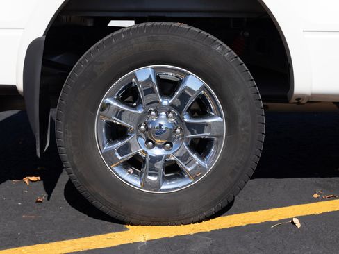 Used 2014 Ford F150 Lariat w/ Lariat Chrome Package image 33